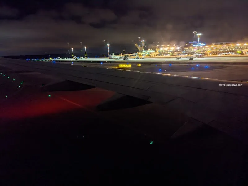 飛機降落在 Helsinki 機場