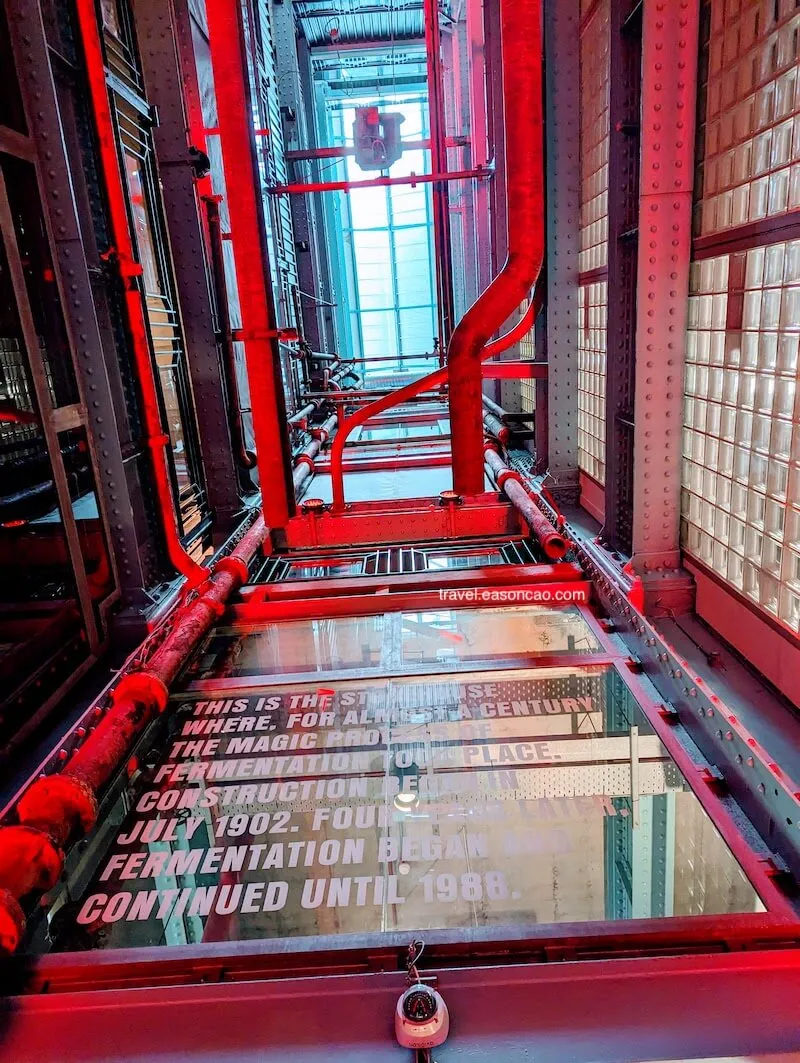 Guinness Storehouse 酒廠抬頭可見的工業風格